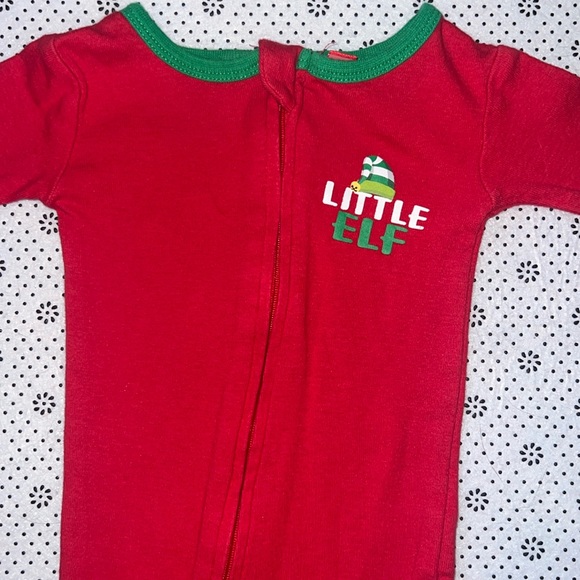 🛍Cute Little neutral gender HOLIDAY Sleeper size 9 Months 🛍 - Picture 2 of 6